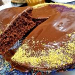 كما عودتنا أم وليد في كل يوم وصفة جديدة، ووصفة اليوم عبارة عن كيكة الشوكلاطة،بمكونات سهلة و بسيطة _البيض _الشوكلاطة _القليل من المقادير